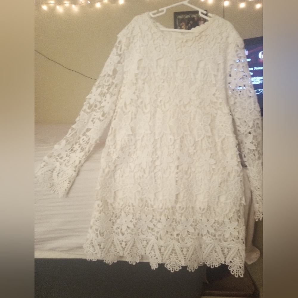 Cream Sheath Mini Dress Or Tunic And with Bell Sleeves Size Medium